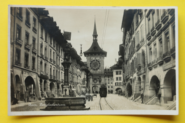 Ansichtskarte AK Bern / Zeitglockenturm / 1926 / Straßenbahn – Geschäfte – Turmuhr